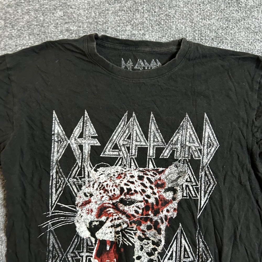 Def Leppard T-Shirt Womens Size L Black Leopard Graphic Band Rock Short Sleeve